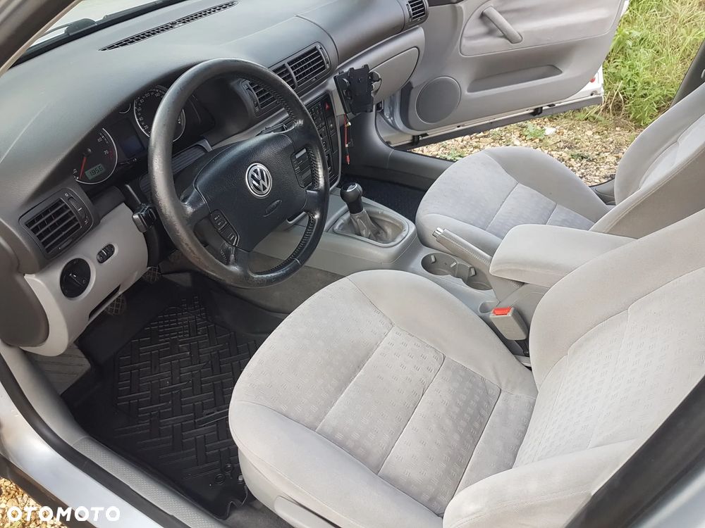 Volkswagen Passat 1.8 5V Turbo Comfortline Family - 13