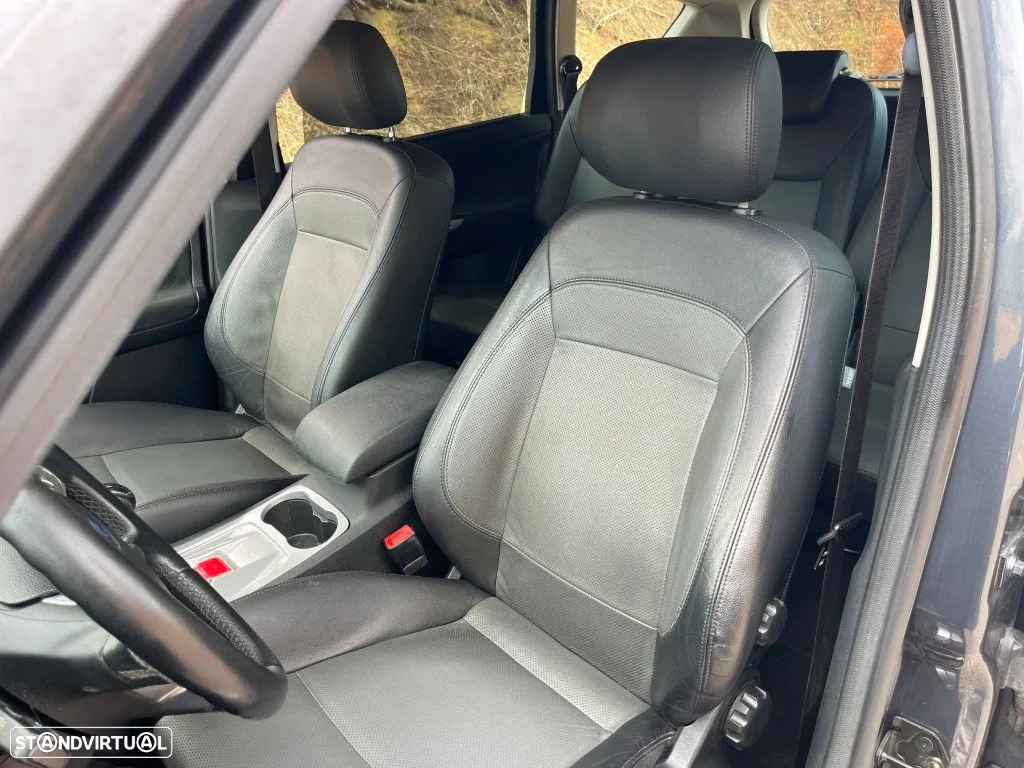 Ford S-Max 1.8 TDCi Titanium 7L - 27
