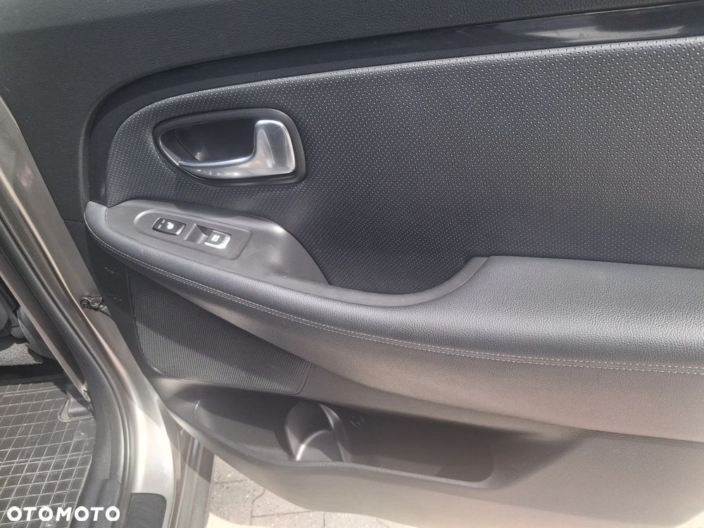Kia Carens 1.7 CRDi 136 Fifa World Cup Edition - 7