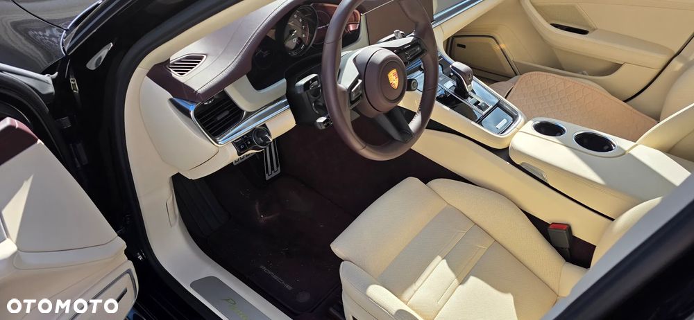 Porsche Panamera 4S - 11