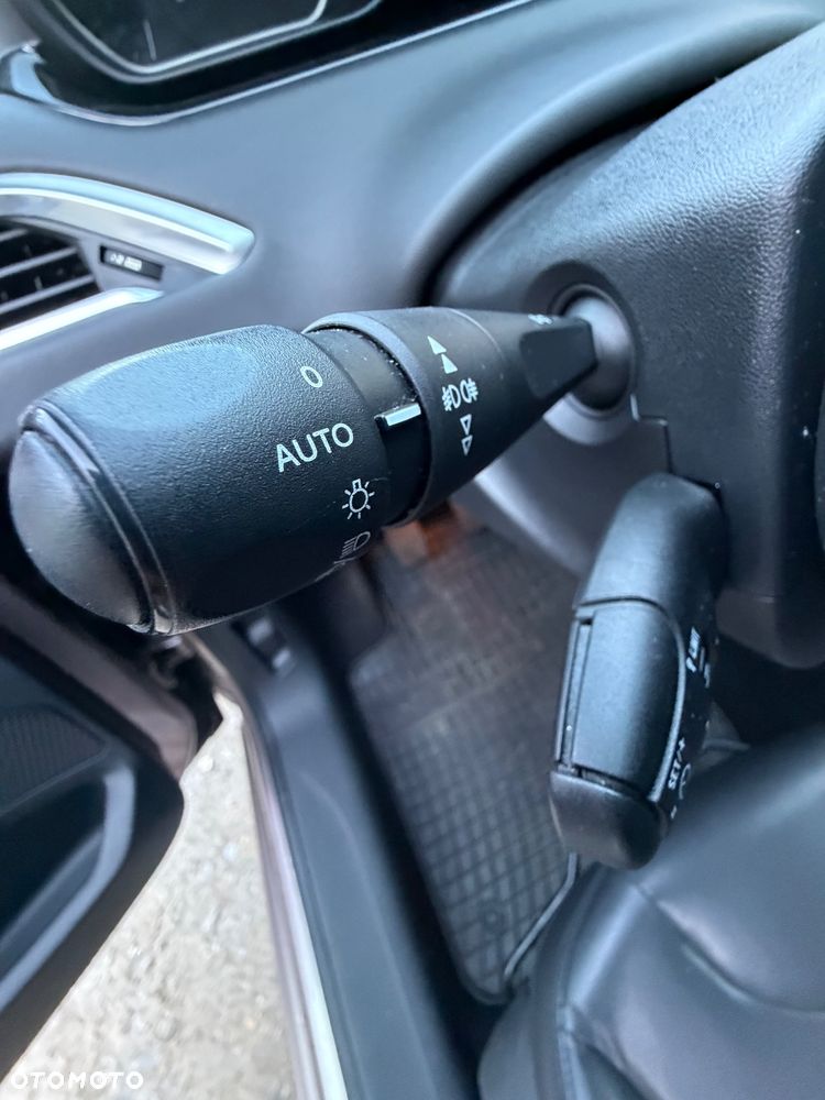 Peugeot 208 1.6 VTi Allure - 19