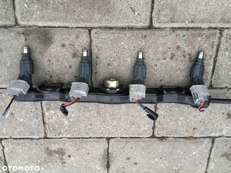 AVENSIS T22 T25 1,6 VVTI WTRYSKIWACZ WTRYSK E3Z