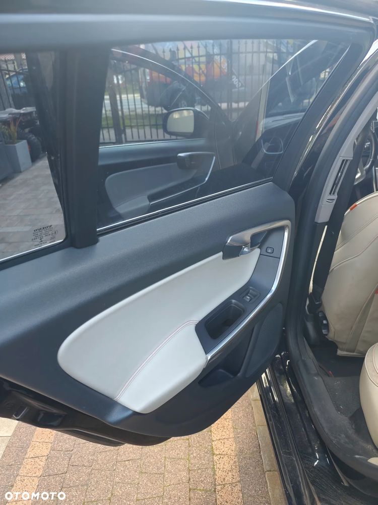 Volvo V60 D4 Drive-E Ocean Race - 13