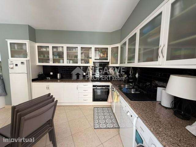 Apartamento T2 renovado dentro do campo de golfe e a 5 min. da marina - Grande imagem: 3/24