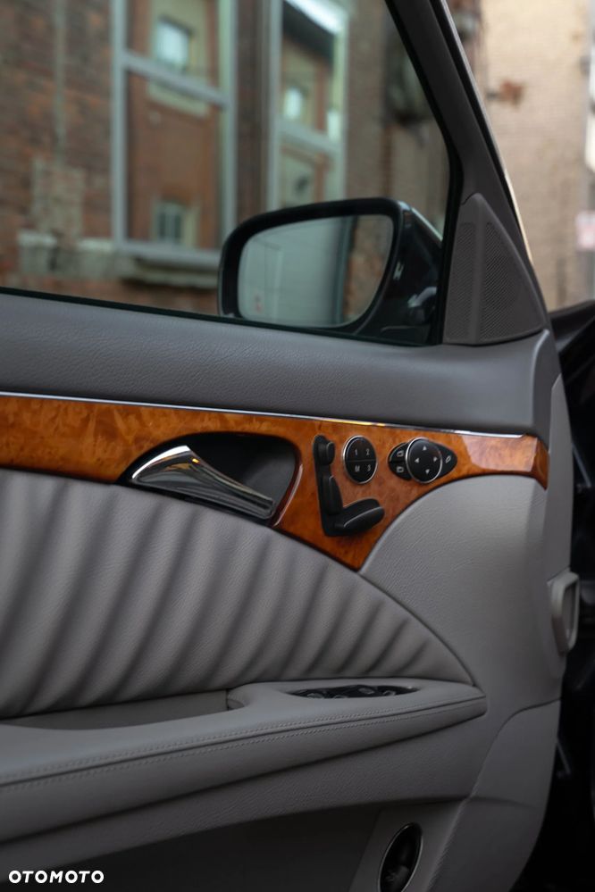 Mercedes-Benz Klasa E 500 4-Matic Elegance - 22