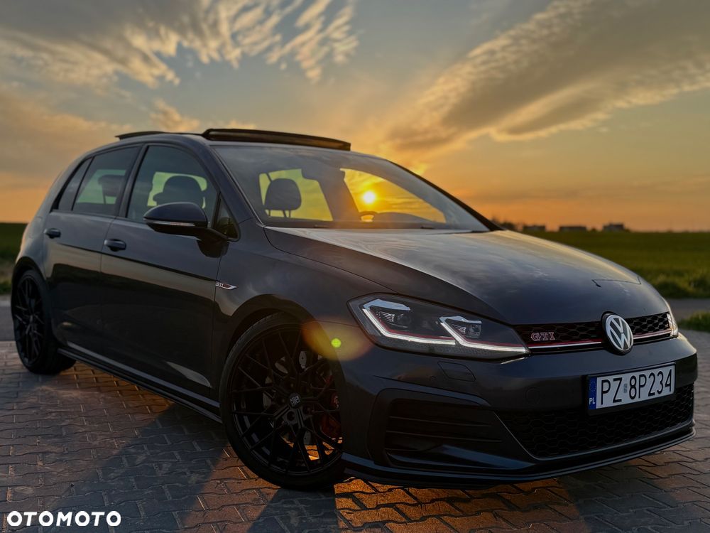 Volkswagen Golf - 2
