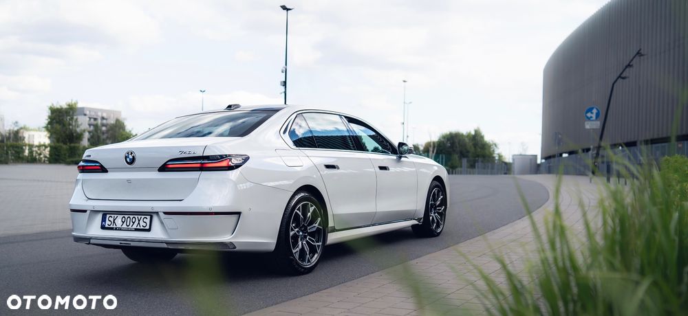 BMW Seria 7 730d xDrive mHEV - 12