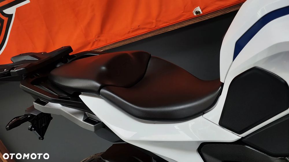BMW XR - 13