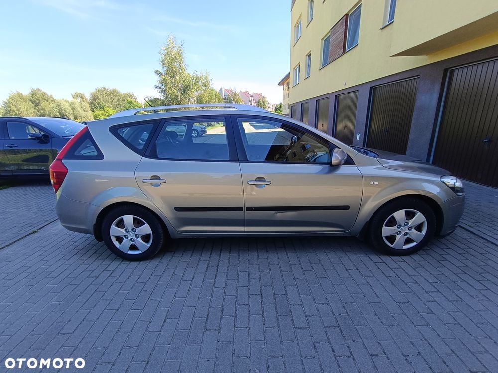 Kia Ceed - 8