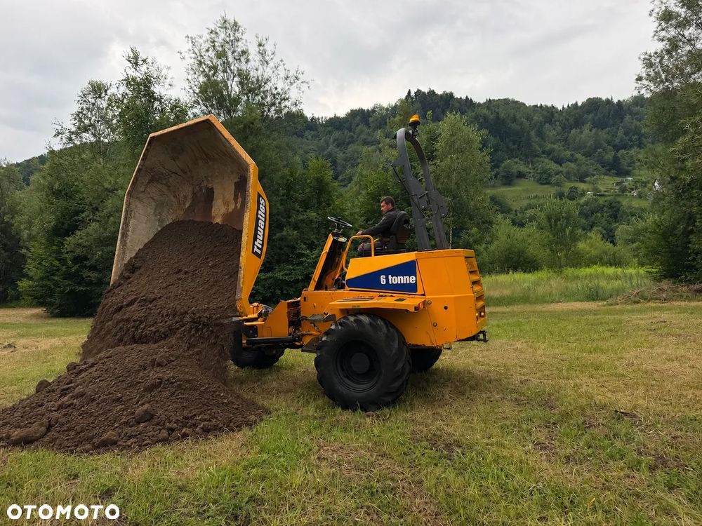 Thwaites MACH2026 Wozidło Budowlane Rolnicze 4x4. wózek z Obrotową Kolebą. 6 ton ładowność.  Silnik DEUTZ 80KM 4 cylindry. 2400 mtg. 2019 rok. Jazda Rewers 3prędkości. Maszyna jak Nowa z Norweskiego Gospodarstwa! Ani deka luzów i wycieków! Hydrostatic. Pełny Oryginał. Hamulce brzytwa. Serwisy w DEKRA. Maszyna Woziła lekkie ładunki. Praktycznie zerowe zużycie. Wielka Okazja. Wszystko w pełnym Oryginale. Opony Oryginał. Oświetlenie Fabryczne. Po serwisach. OKAZJA - 1