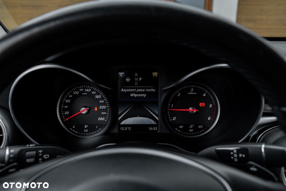 Mercedes-Benz GLC 250 d 4Matic 9G-TRONIC AMG Line - 32