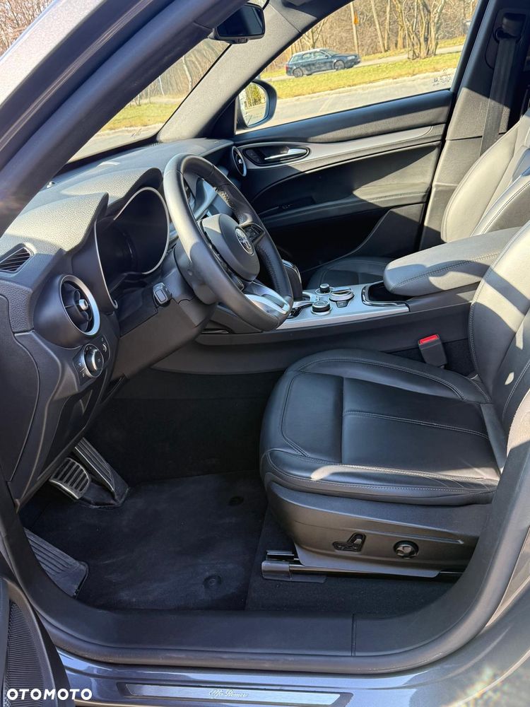 Alfa Romeo Stelvio 2.0 Turbo 16V AT8-Q4 Ti - 6