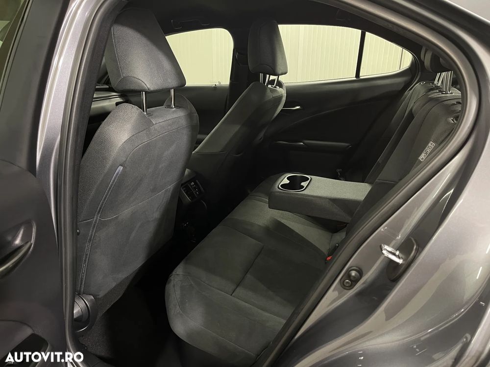 Lexus UX 250h Business Edition - 11