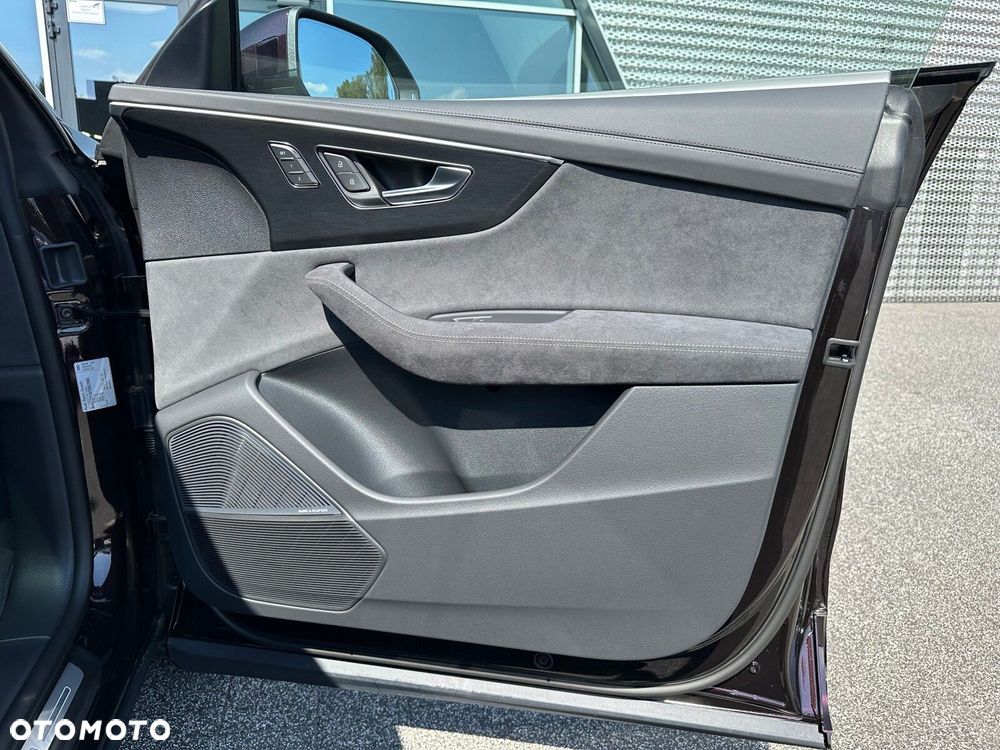 Audi RS Q8 - 30