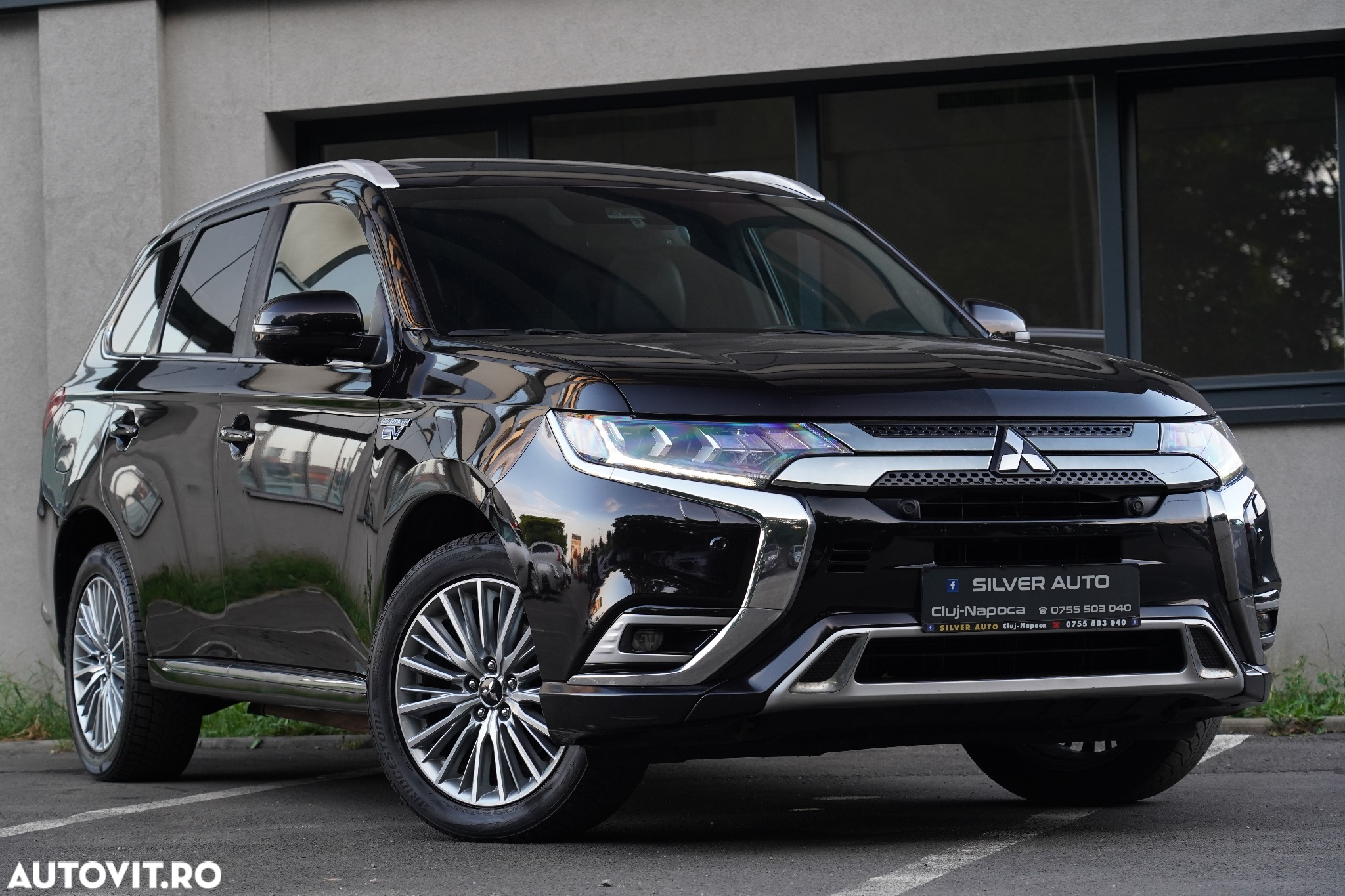 Mitsubishi Outlander 2.4 4WD Plug-In Hybrid Top - 27