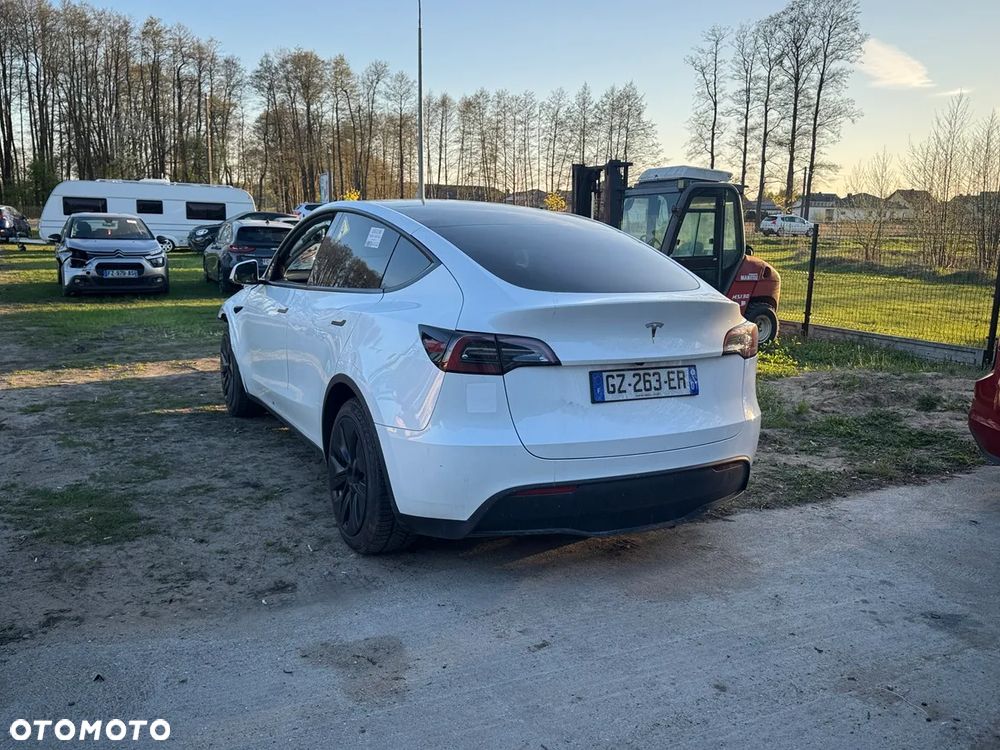 Tesla Model Y - 2