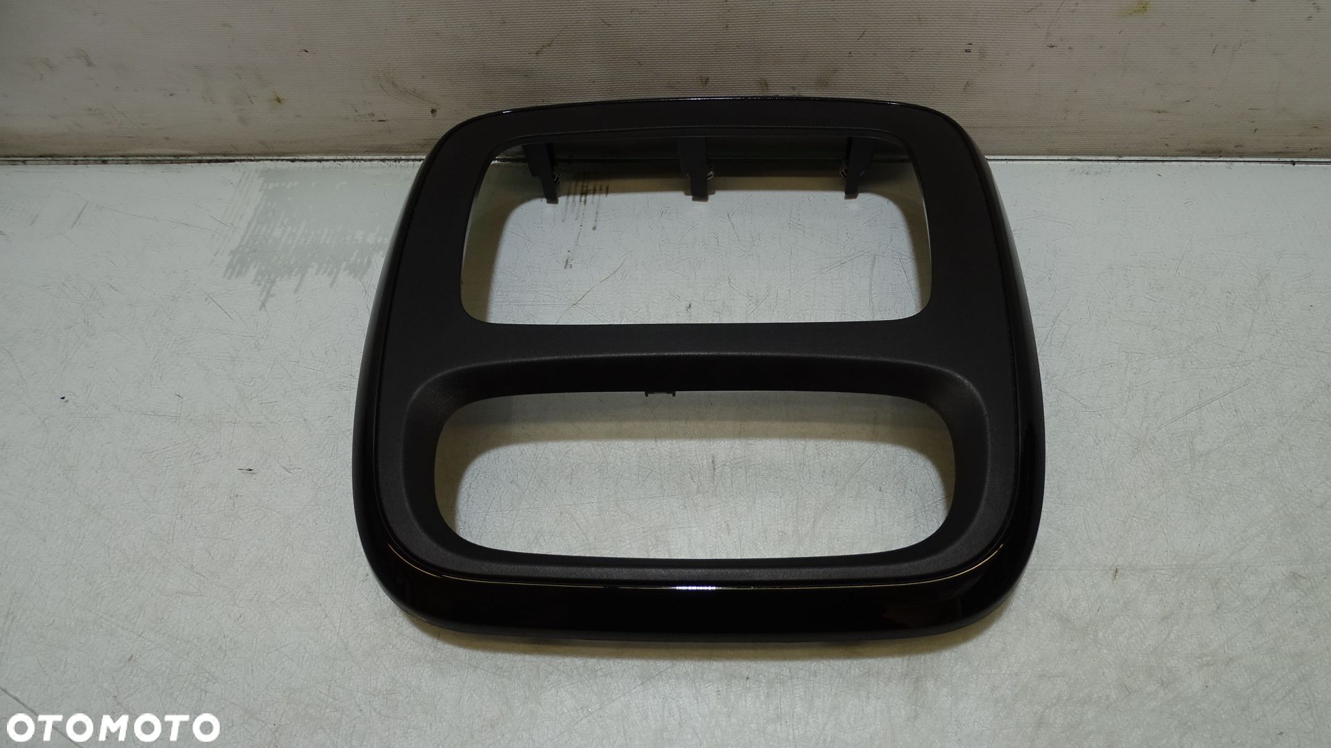 RAMKA RADIA OPEL VIVARO B 682604581R - 1
