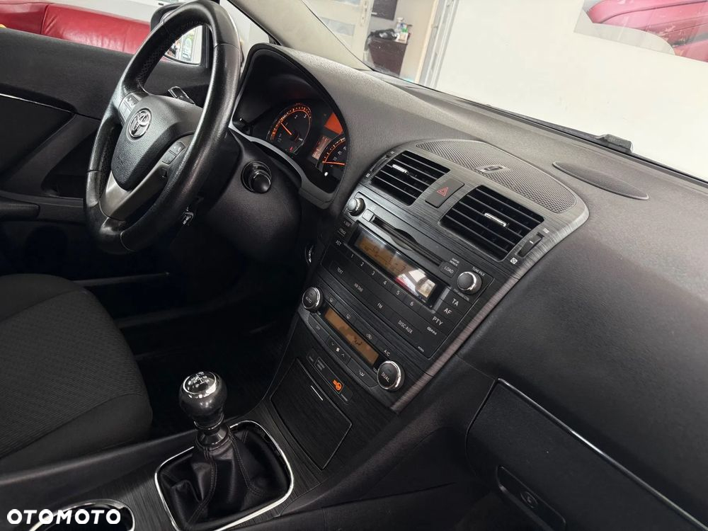 Toyota Avensis 2.0 D-4D Luna - 29
