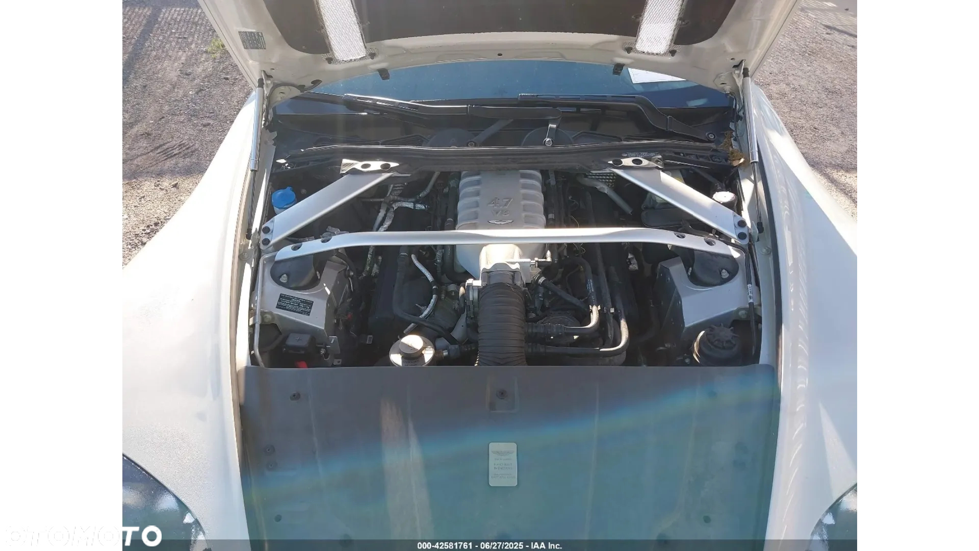 Aston Martin V8 Vantage - 14
