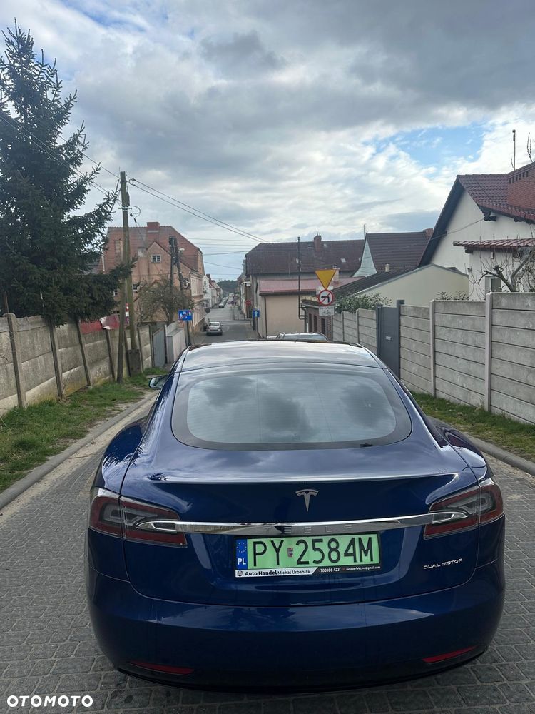 Tesla Model S - 10