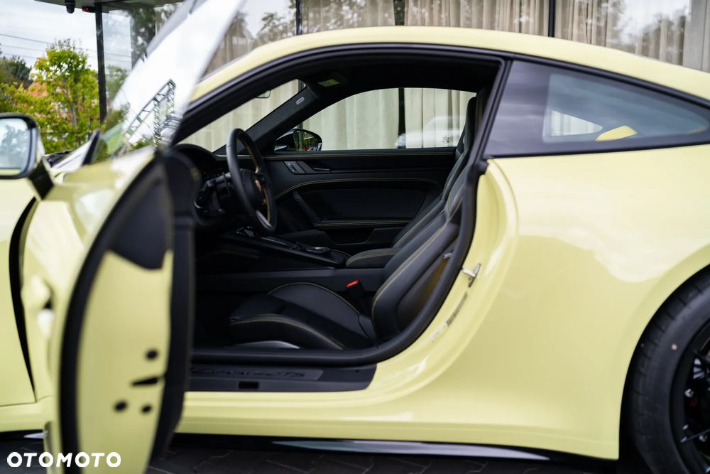 Porsche 911 Carrera T-Hybrid 4 GTS - 13