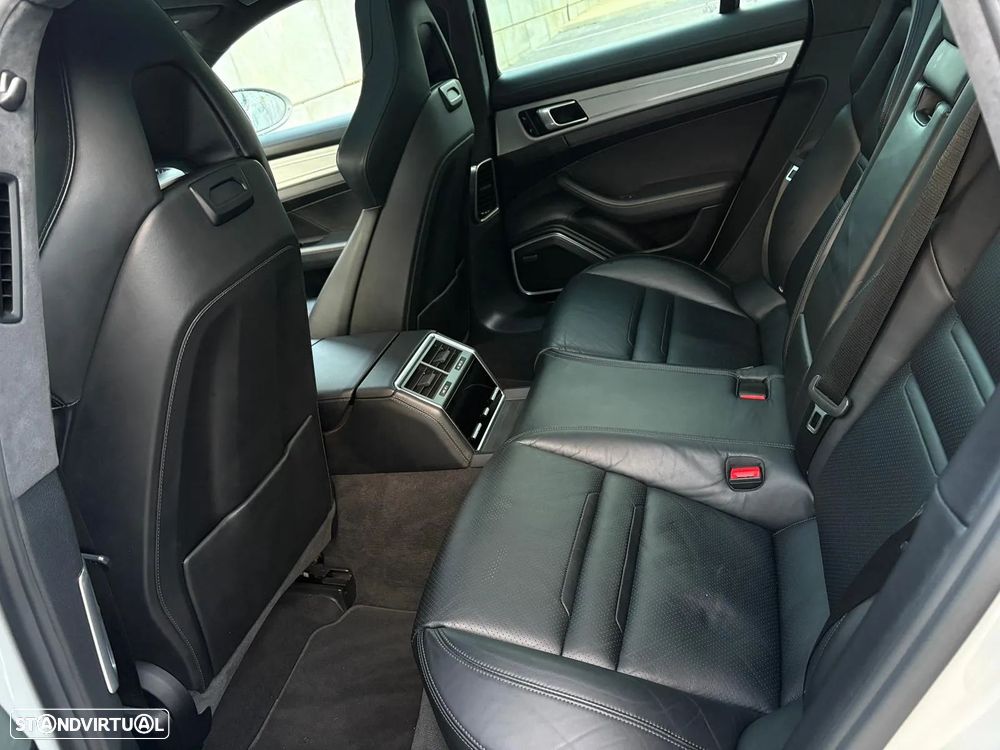 Porsche Panamera Sport Turismo Turbo S E-Hybrid - 12