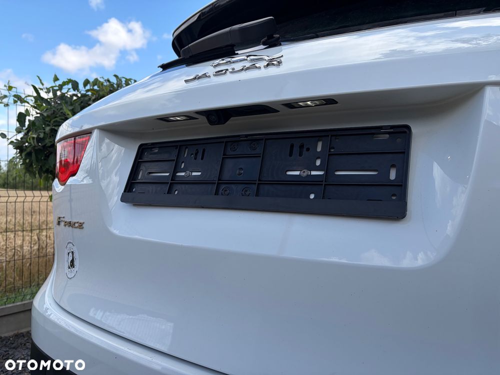 Jaguar F-Pace 2.0 i4D AWD R-Sport - 11