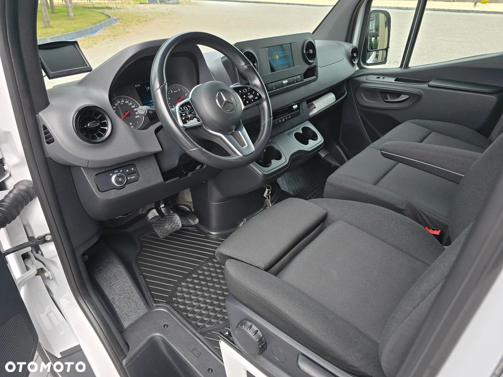 Mercedes-Benz SPRINTER 319 3.0 V6 190KM 60 Tyś km LONG 4,80cm Długi BOGATA OPCJA WYPOSAŻENIA KAMERA FUL LED HIGH PERFORMANCE MBOX 7 cala SEDZENIE KIEROWCY KOMFORTOWE TEMPOMAT AKTYWNY SALON PL STAN NOWY NOWY NOWY SERWIS ASO DO OSTATNIEGO Km - 27
