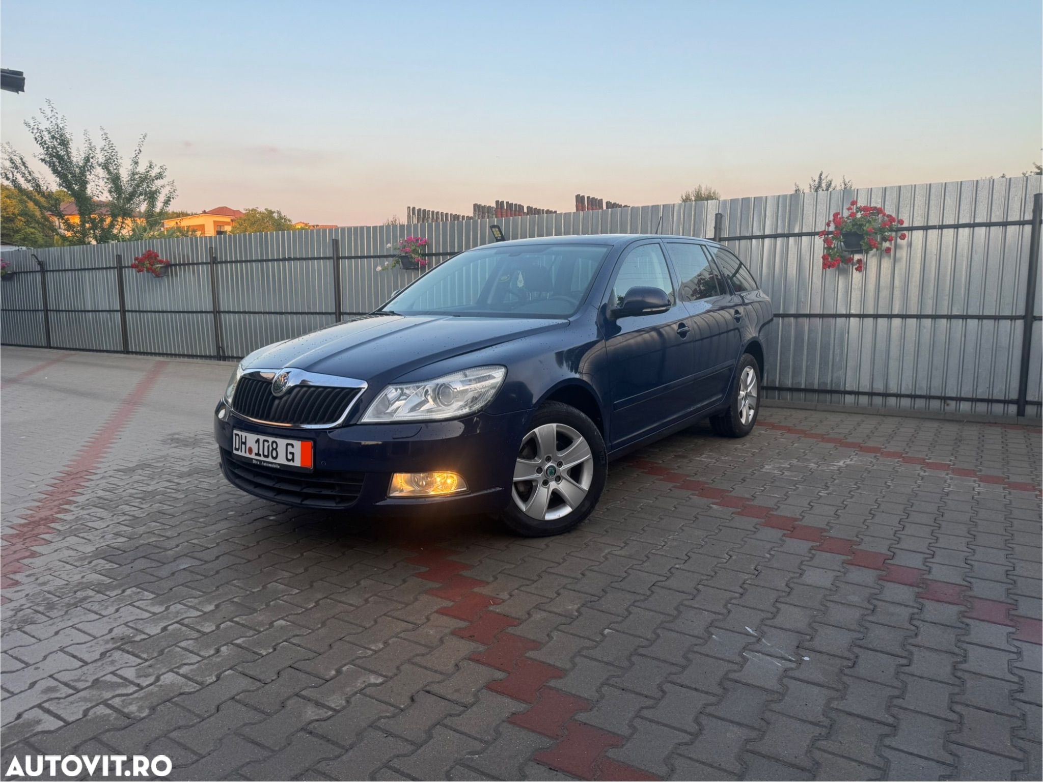 Skoda Octavia Combi 2.0 TDI Ambiente DSG - 1
