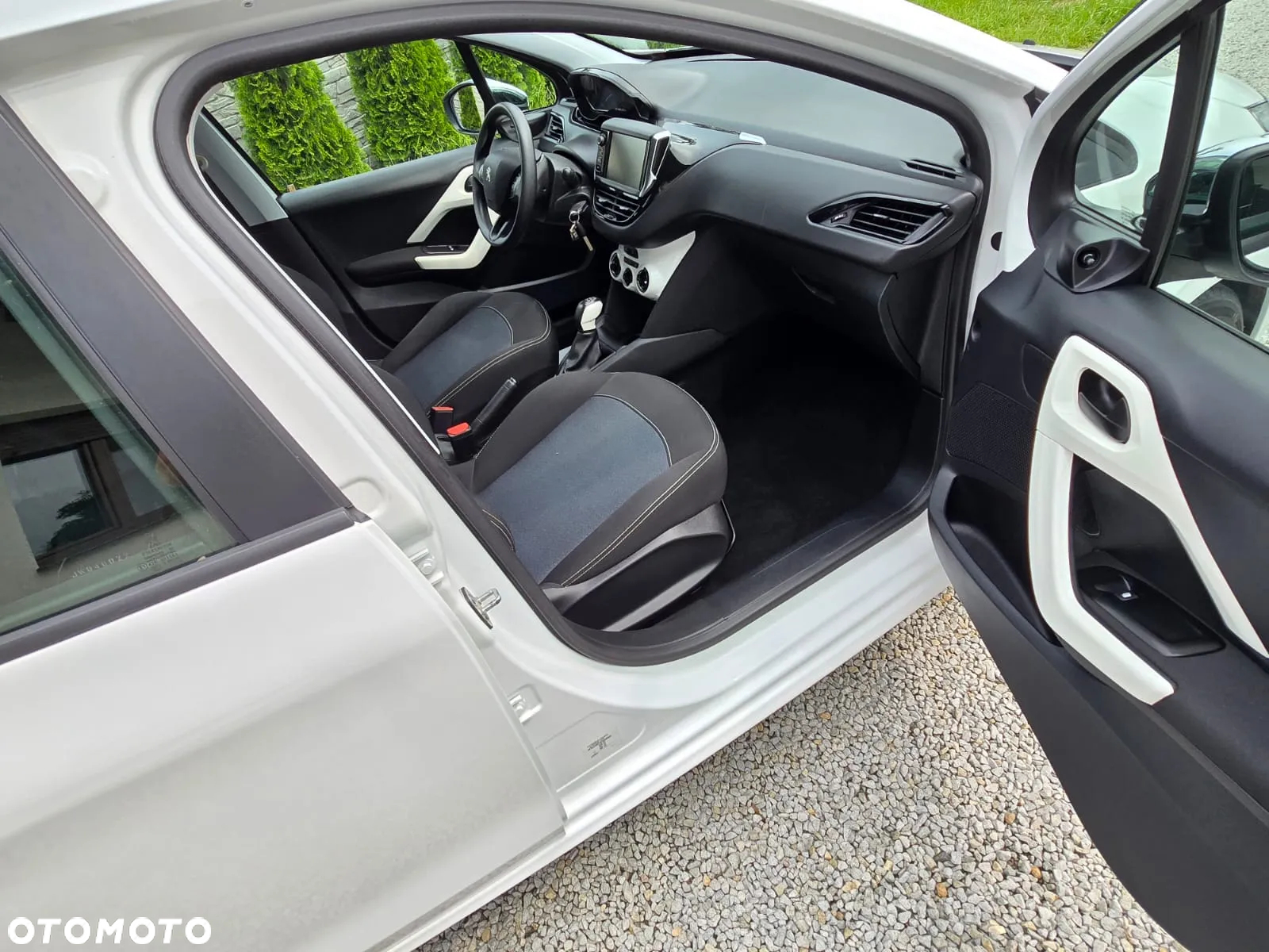 Peugeot 208 - 23