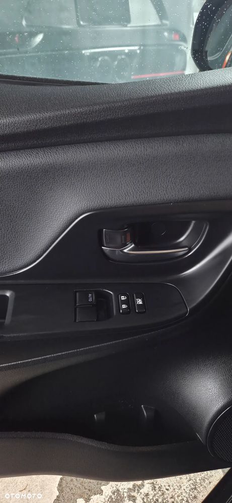 Toyota Yaris Hybrid 100 Terra - 22