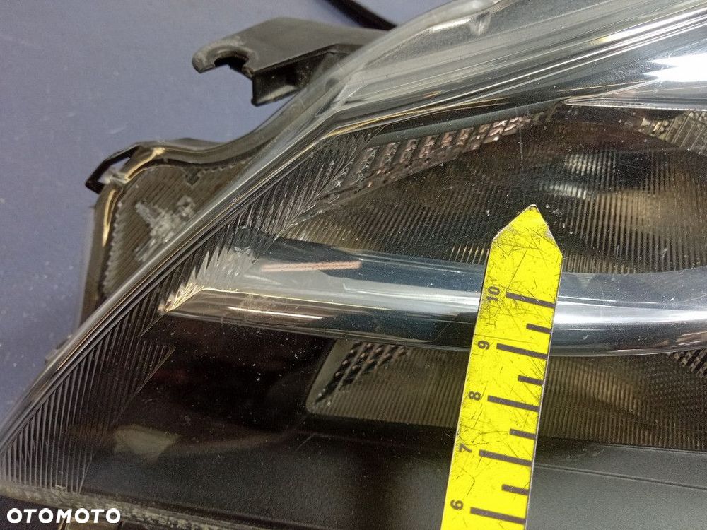 TOYOTA YARIS III LIFT REFLEKTOR LEWY LAMPA PRZEDNIA EU - 13