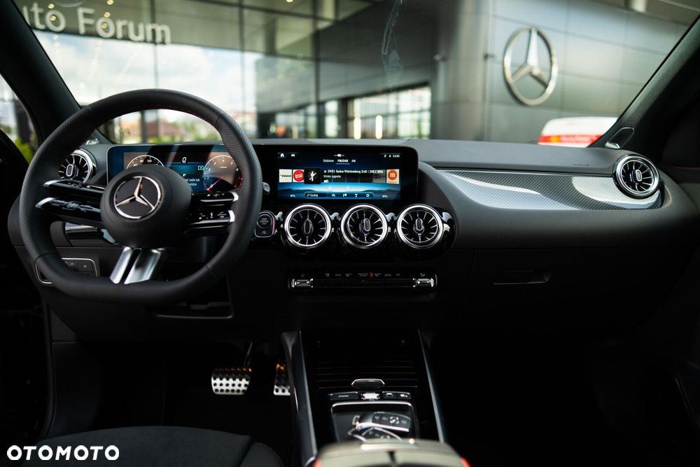 Mercedes-Benz GLA - 23