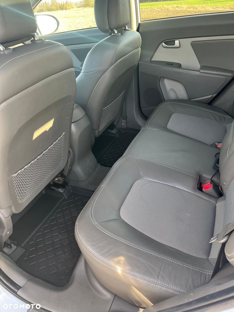 Kia Sportage 2.0 L - 8