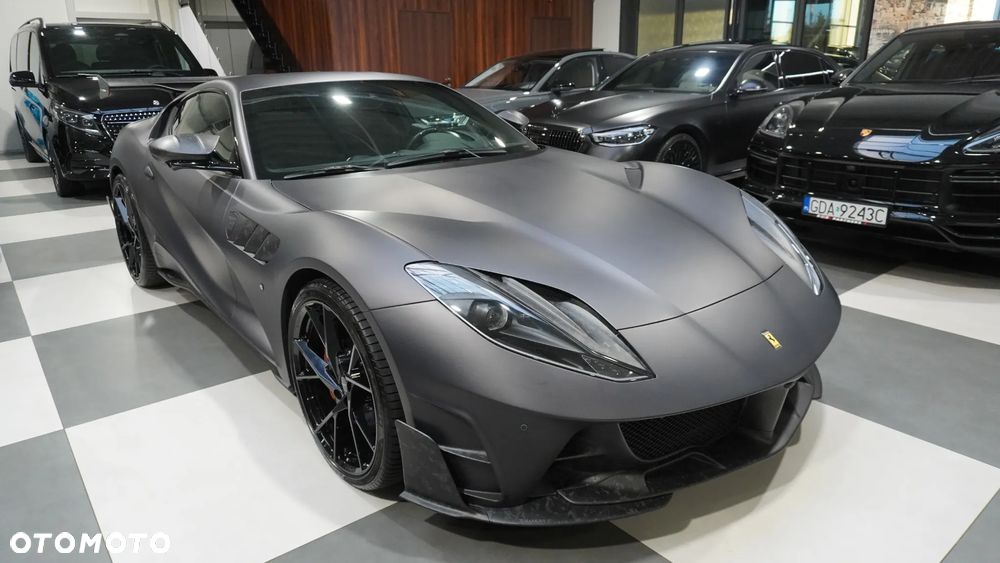 Ferrari 812 Superfast - 11