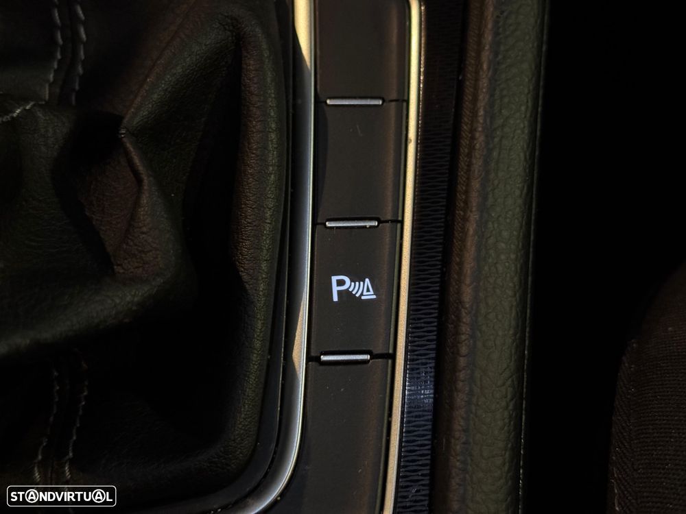 VW Golf 2.0 TDI GTD DSG - 25