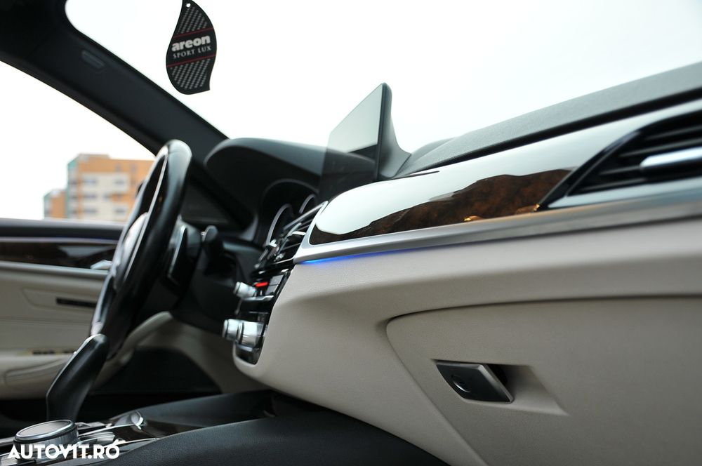BMW Seria 5 530d xDrive Aut. - 31