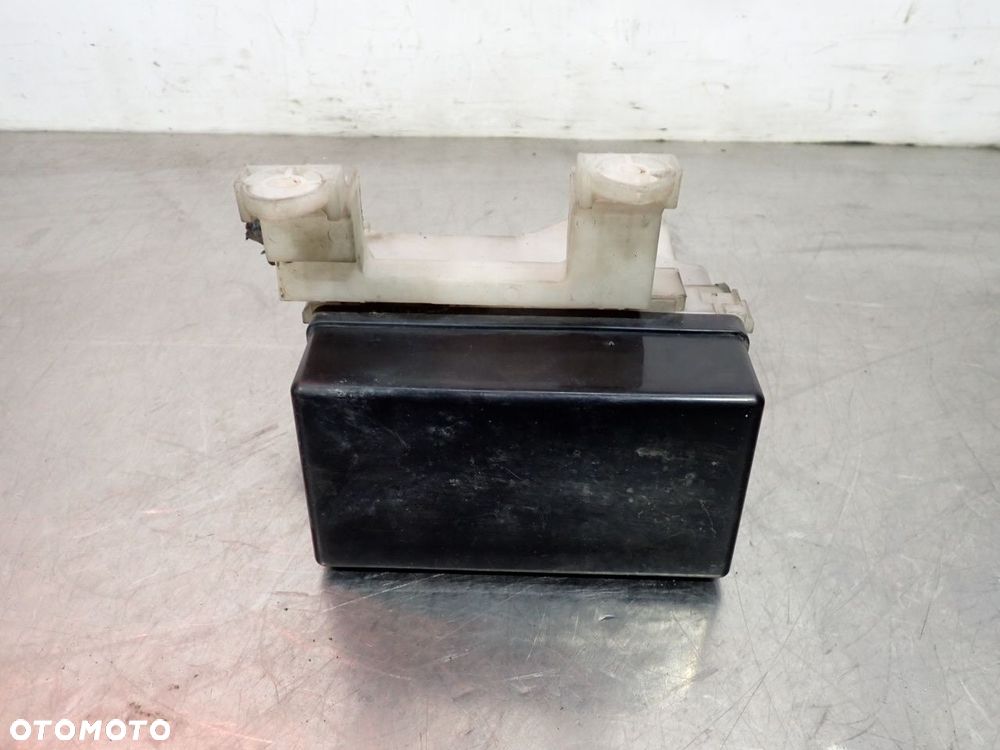 SKRZYNKA PRZEKAŹNIKÓW NISSAN X-TRAIL I - 3