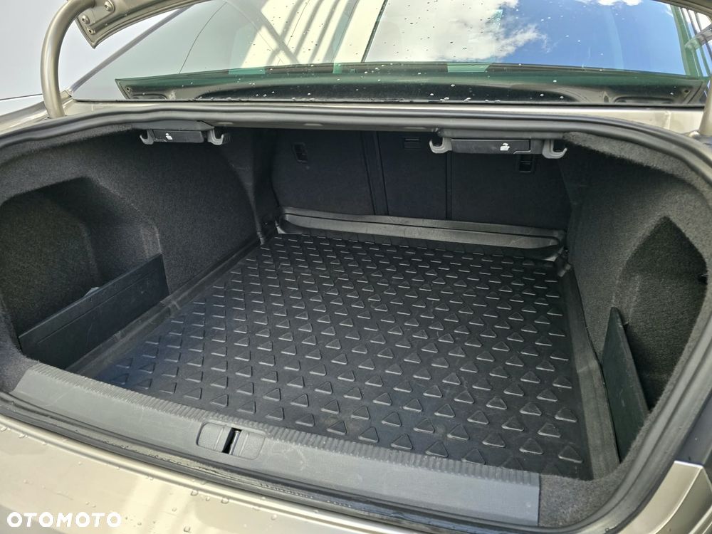 Volkswagen Passat 1.8 TSI DSG Highline - 28