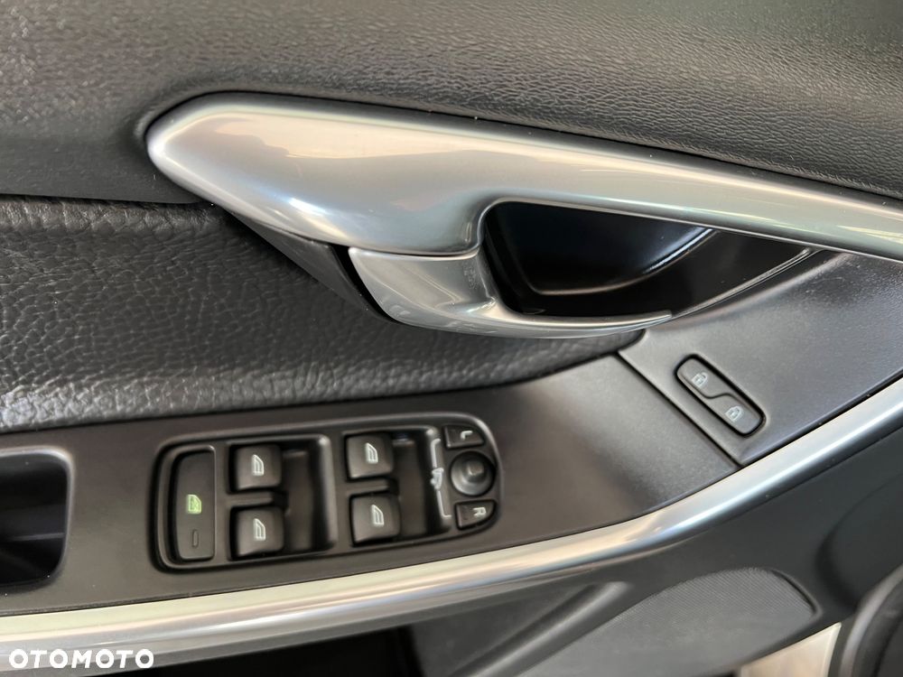 Volvo XC 60 D5 AWD RDesign - 19
