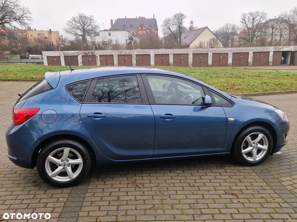 Opel Astra 1.4 Turbo - 11
