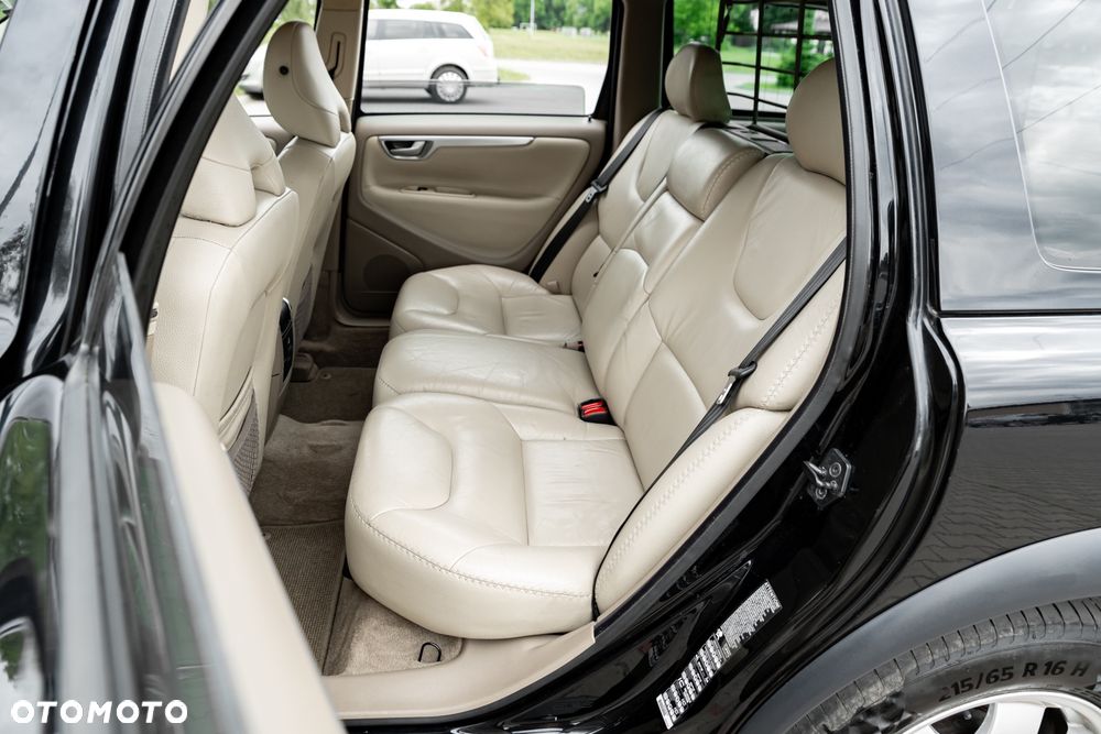 Volvo XC 70 AWD Momentum - 6