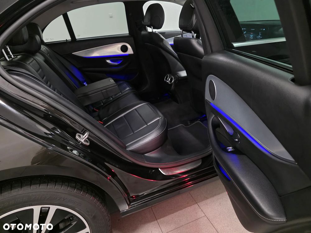 Mercedes-Benz Klasa E 220 d 9G-TRONIC AMG Line - 32