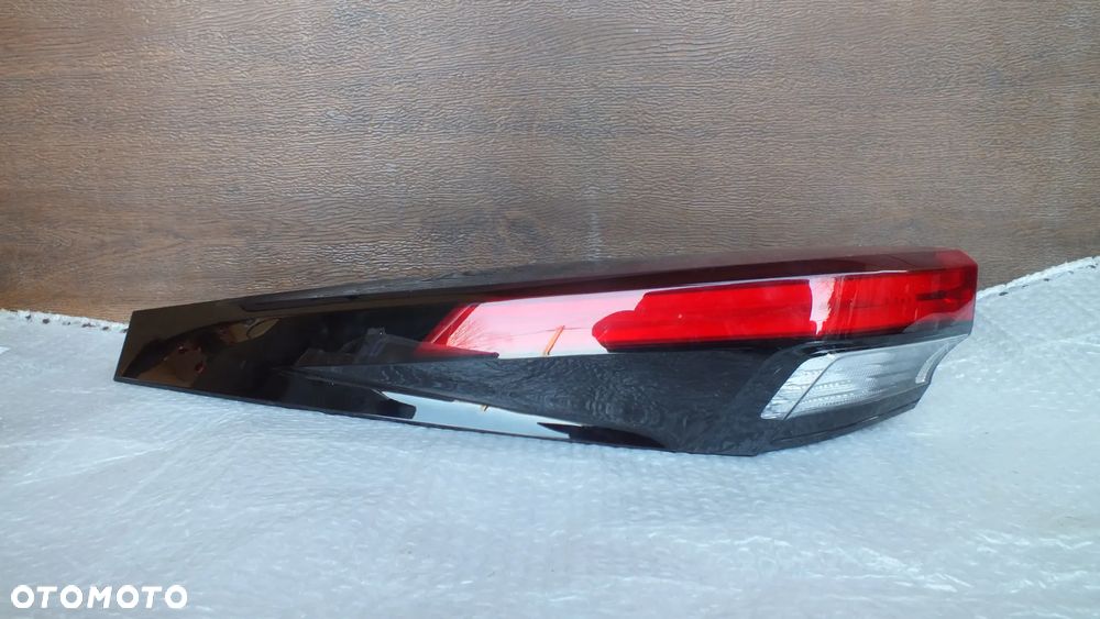 Lampa tylna lewa Toyota C-HR II  81560-F4200 - 1