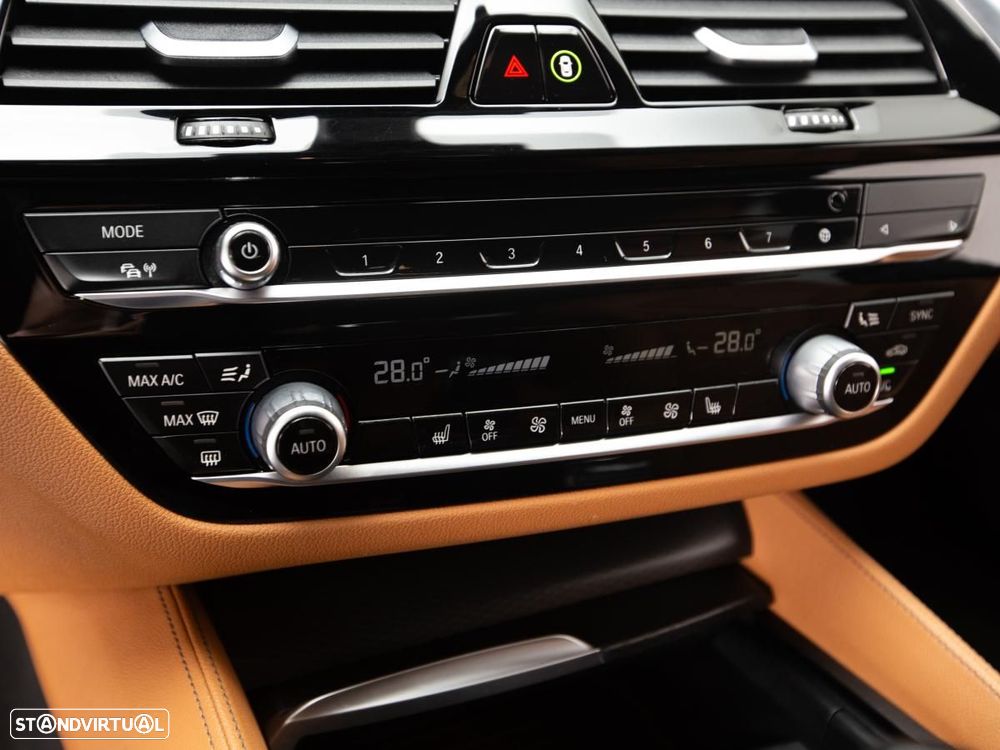 BMW 530 e Pack Desportivo M - 21