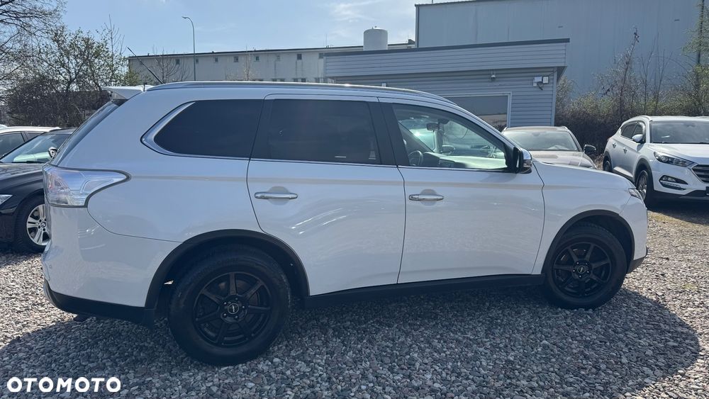 Mitsubishi Outlander 2.0 4WD Invite - 18