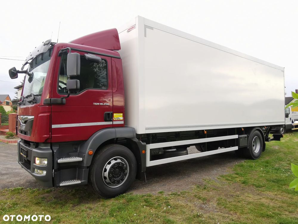 MAN MAN TGM 18.250 E6 / 7.76M 19 EPALET / IZOTERMA / ŁADNY / WINDA PALFINGER / 1 WŁAŚCICIEL / SALON POLSKA tgl