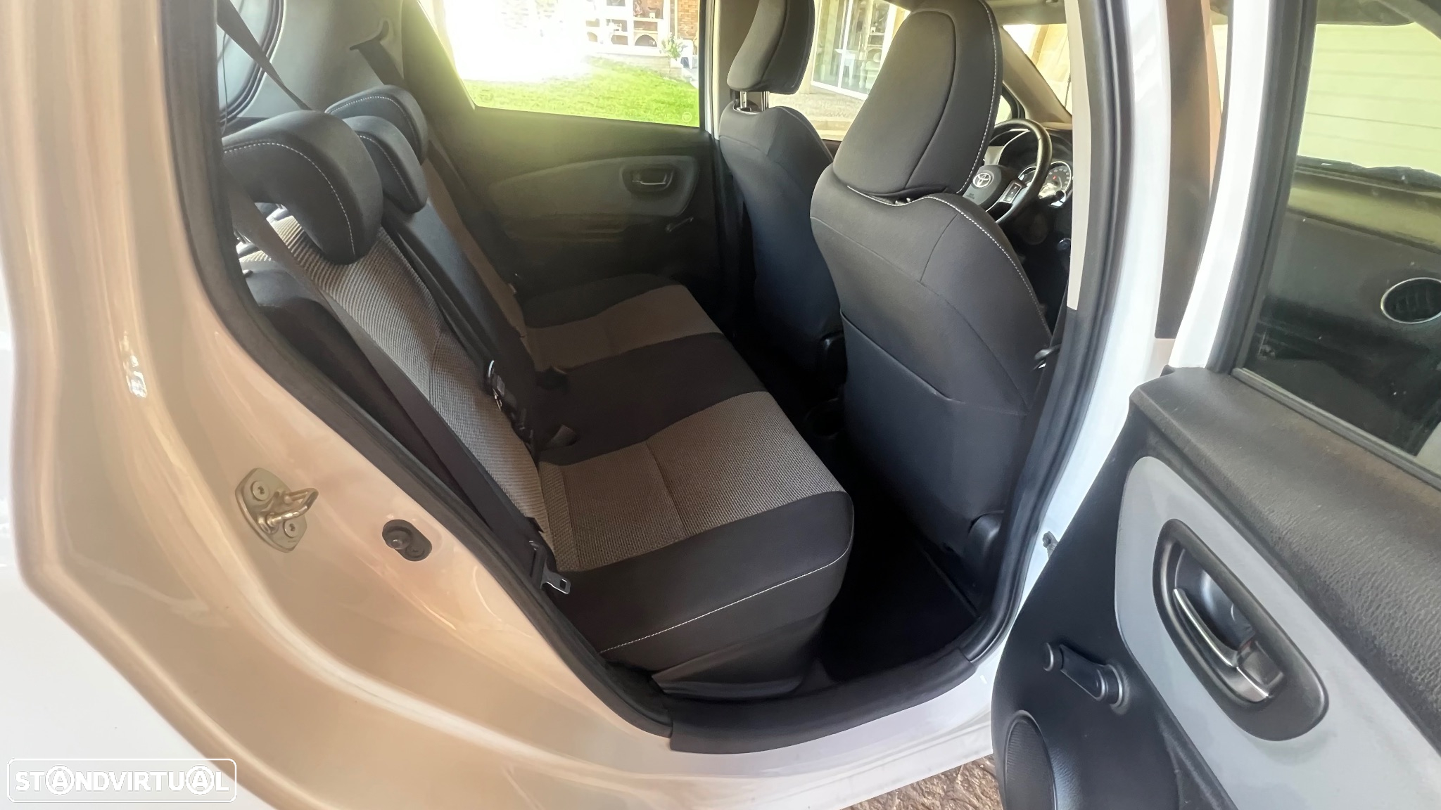 Toyota Yaris 1.5 HSD Comfort+Navi - 9