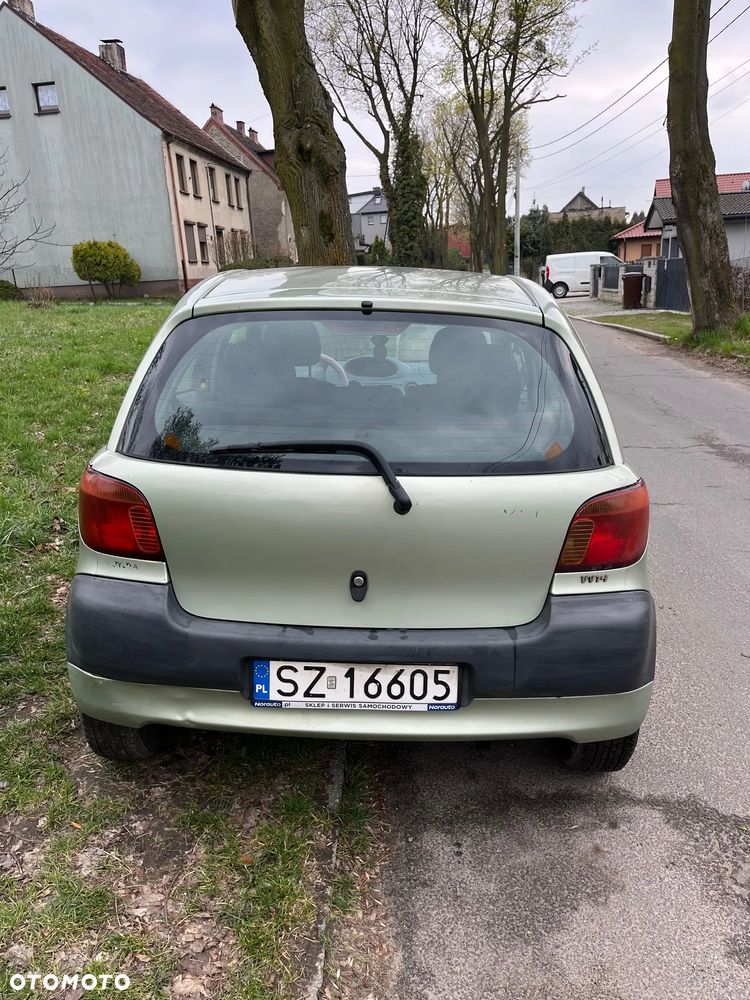 Toyota Yaris 1.0 Base - 4