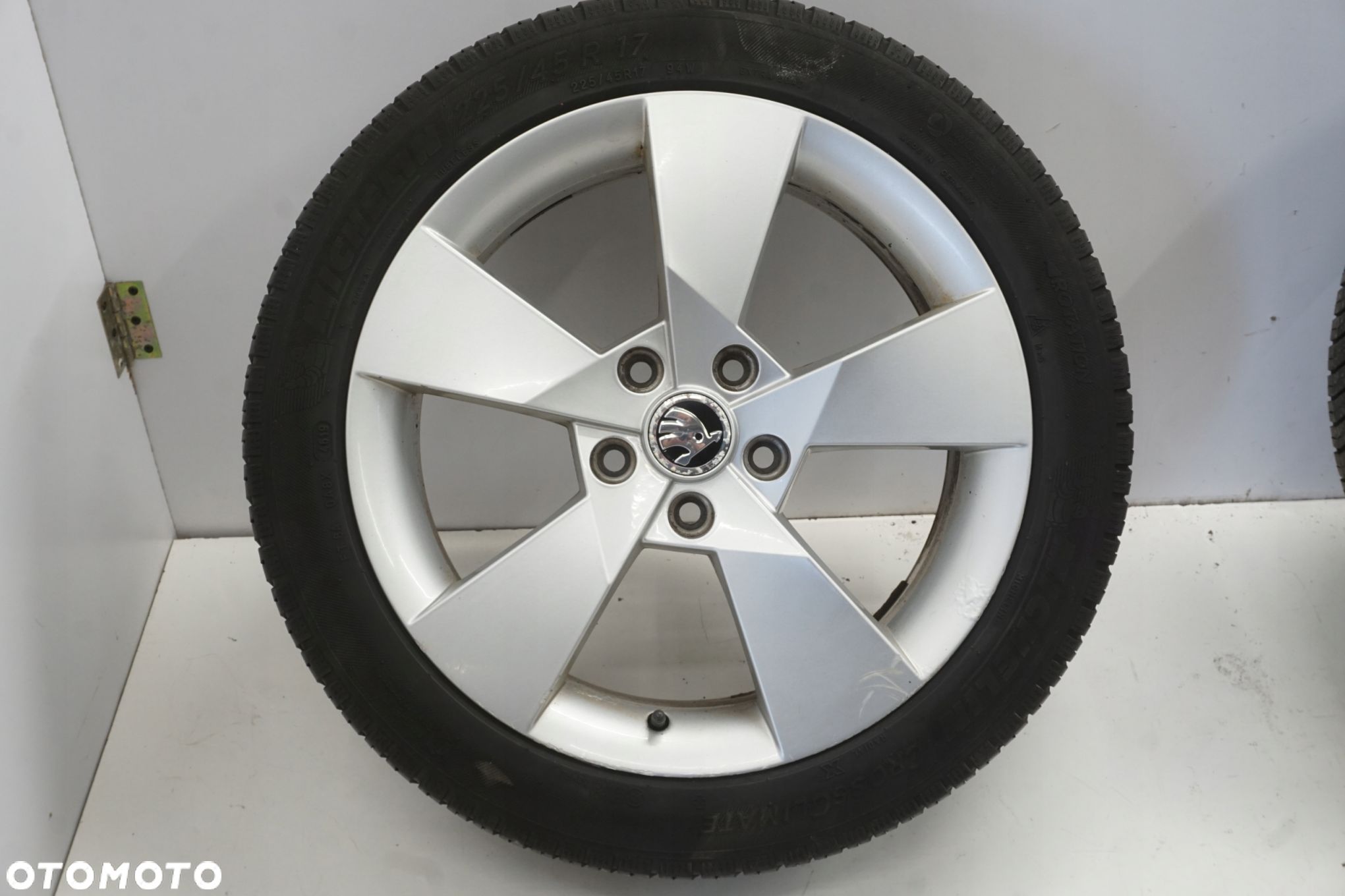 SKODA OCTAVIA III FELGA ALUMINIOWA 17" 5X112 ET49 5E0601025D - 1
